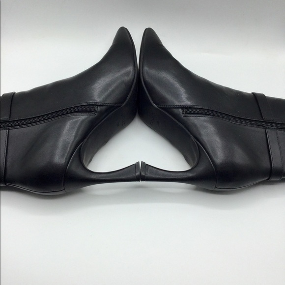 Unisa Kaysie Bootie Black Faux Leather Buckle Detail Side Zip Size 10M - Picture 9 of 12